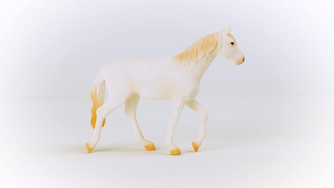 Schleich Farm World Camarillo Mare Horse Figurine - Realistic and Durable Farm Animal Toy Figure with Authentic Details, Fun and Imaginative Play for Boys and Girls, Gift for Kids Ages 3+ - Figurio