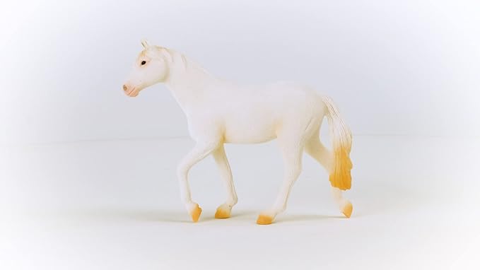 Schleich Farm World Camarillo Mare Horse Figurine - Realistic and Durable Farm Animal Toy Figure with Authentic Details, Fun and Imaginative Play for Boys and Girls, Gift for Kids Ages 3+ - Figurio