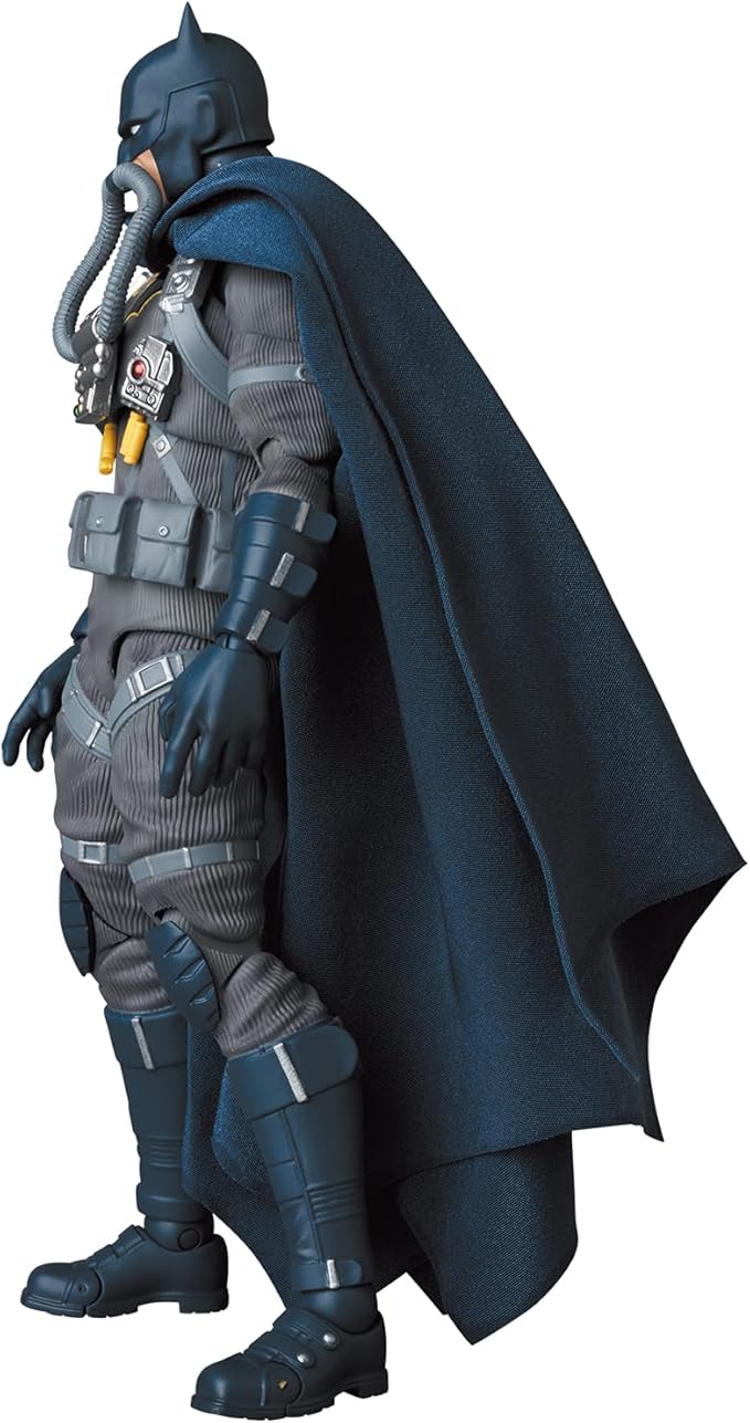 Medicom DC Comics: Batman Hush: Stealth Jumper Batman Mafex Action Figure, Multicolor - Figurio