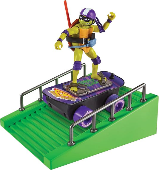 Teenage Mutant Ninja Turtles: Mutant Mayhem Donatello on a Skateboard with Accessories by Playmates Toys - Amazon Exclusive,Multicolor - Figurio