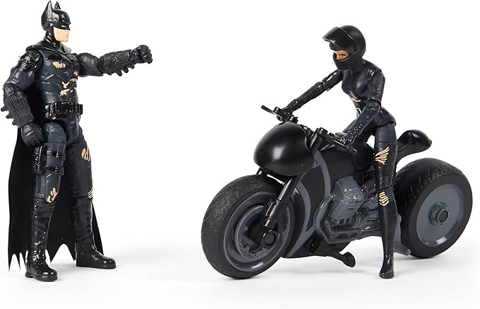 The Batman 2022 Movie Series Selina Kyle Chase Set with Batman and Motorcycle - Figurio