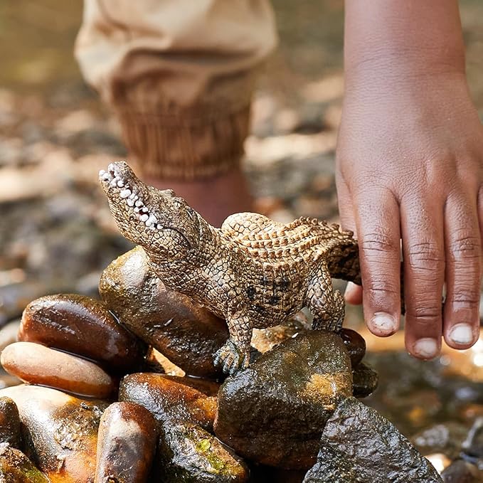 Schleich Wild Life Realistic Alligator Figurine with Movable Jaw - Detailed Alligator Toy Figure, Durable for Education and Fun Play, Perfect for Boys and Girls, Gift for Kids Ages 3+ - Figurio