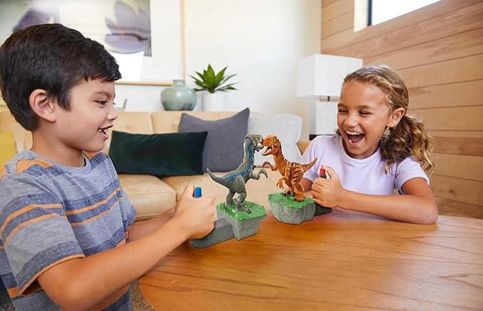 Mattel Games Rock 'Em Sock 'Em Raptors Jurassic World Domination Kids Game Fighting Raptors with Blue vs Atrociraptor - Figurio