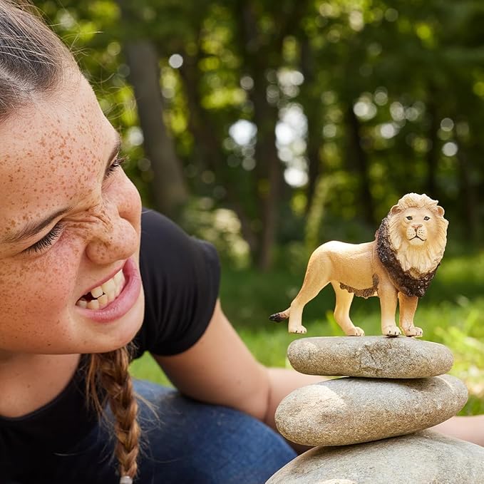 Schleich Wild Life Realistic King of The Jungle Lion Toy Figurine - Highly Durable Realistic Wild African Lion Action Figure Toy, Education and Fun for Boys and Girls, Gift for Kids Ages 3+ - Figurio