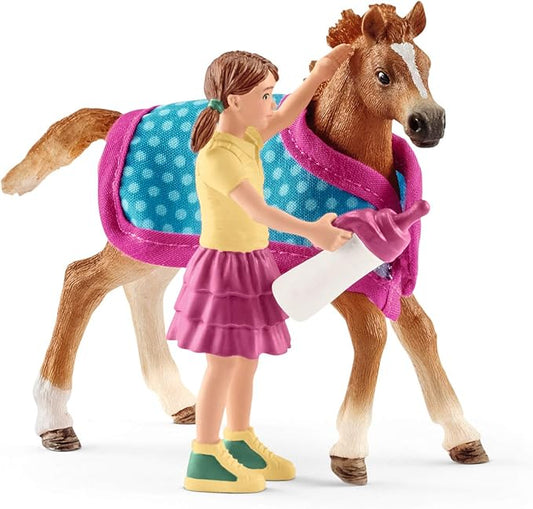 Schleich Horse Club, Horse Toys for Girls and Boys, Sarah's Camping Adventure Horse Set with Horse Toy, 12 Pieces - Figurio