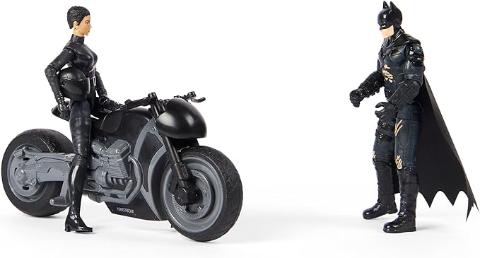 The Batman 2022 Movie Series Selina Kyle Chase Set with Batman and Motorcycle - Figurio