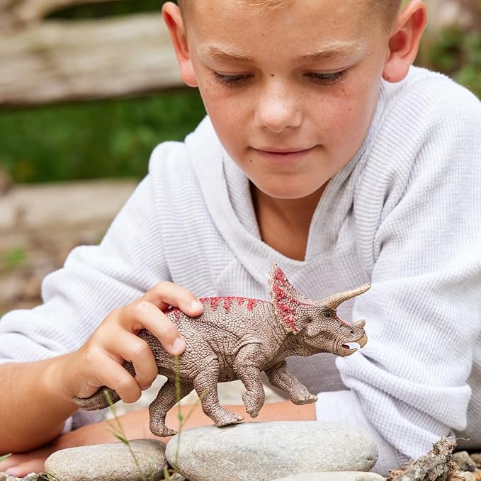 Schleich Dinosaurs Realistic Triceratops Dinosaur Figure - Authentic and Highly Detailed Prehistoric Jurassic Dino Toy, Highly Durable for Education and Fun for Boys and Girls, Ages 4+ - Figurio