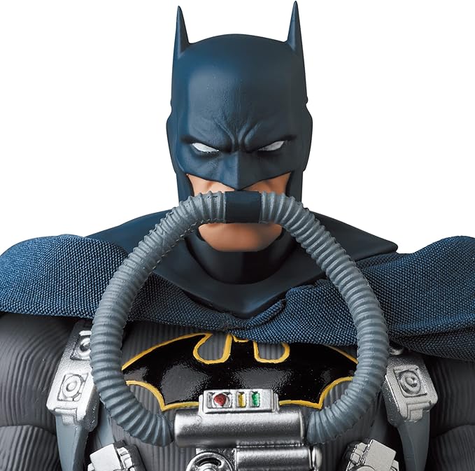 Medicom DC Comics: Batman Hush: Stealth Jumper Batman Mafex Action Figure, Multicolor - Figurio