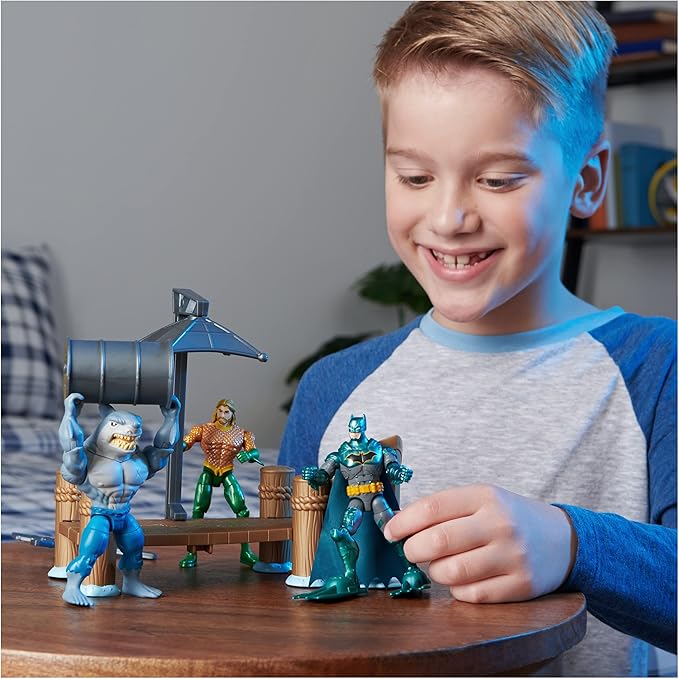 DC Comics, Gotham City Harbor Chaos Playset | 4-inch Batman, Aquaman, King Shark Action Figures | Kids Toys for Boys and Girls Ages 3 and Up (Amazon Exclusive) - Figurio