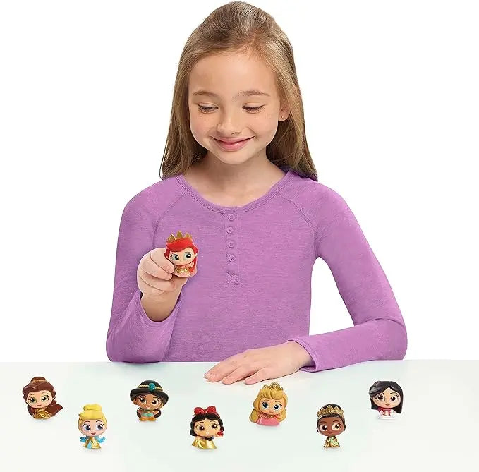 Disney Doorables Glitter and Gold Princess Collection Peek, 8 Blind Bag Inspired Figures, Officially Licensed Kids Toys for Ages 5 Up by Just Play - Figurio