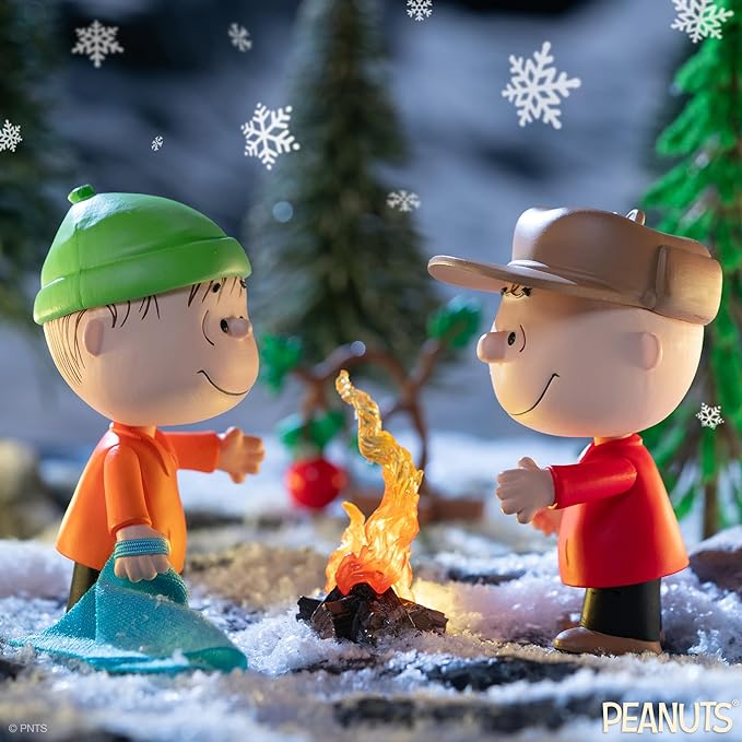 Super7 Peanuts Charlie Brown Holiday Box Set - (2-Pack) 3.75" Peanuts Action Figures with Accessories Classic TV Show Collectibles and Retro Toys - Figurio