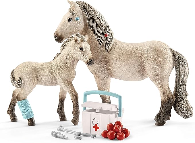 Schleich Horse Club, Horse Toys for Girls and Boys, Hannah's First-Aid Kit Horse Set with Icelandic Horse Toy, 7 Pieces, Ages 5+ - Figurio