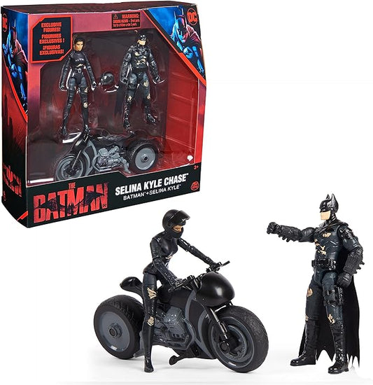 The Batman 2022 Movie Series Selina Kyle Chase Set with Batman and Motorcycle - Figurio