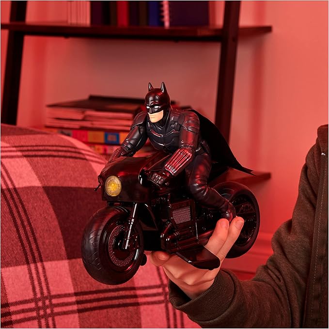 DC Comics, The Batman Batcycle RC with Batman Rider Action Figure, Official Batman Movie Styling, Kids Toys for Boys and Girls Ages 4 and Up - Figurio