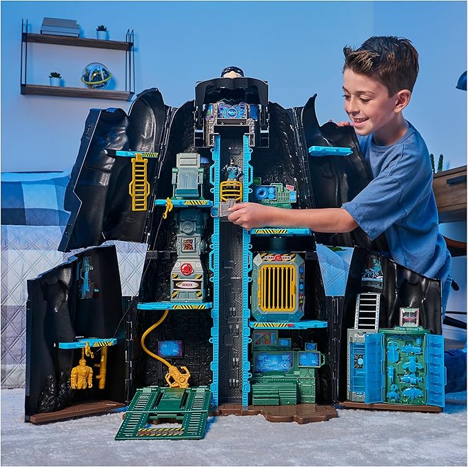 Batman, Bat-Tech Batcave, Giant Transforming Playset with Exclusive 4” Batman Figure and Accessories, Kids Toys for Boys Aged 4 and Up - Figurio