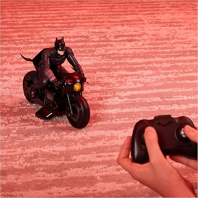 DC Comics, The Batman Batcycle RC with Batman Rider Action Figure, Official Batman Movie Styling, Kids Toys for Boys and Girls Ages 4 and Up - Figurio