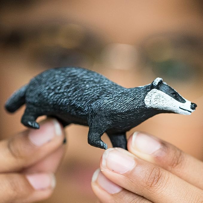 Schleich Wild Life, North American Woodland Wild Animal Toys for Kids, Badger Toy Figurine, Ages 3+ - Figurio